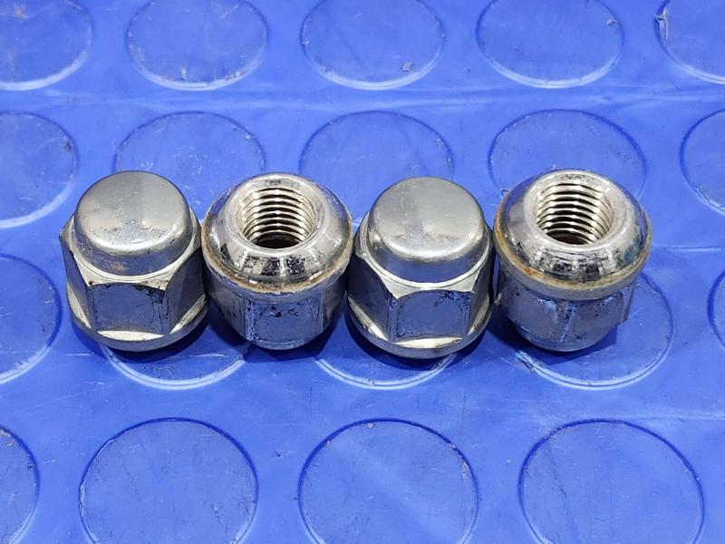 2008 Honda Fit Lug Nuts