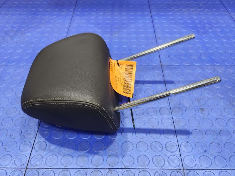 2018 Volkswagen Passat Headrest