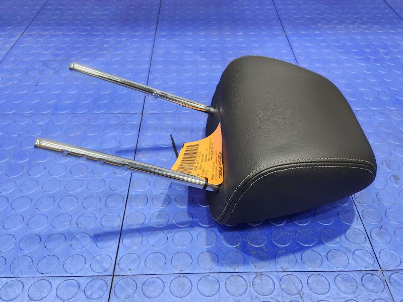 2018 Volkswagen Passat Headrest