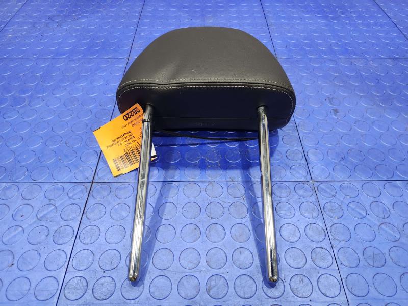 2018 Volkswagen Passat Headrest