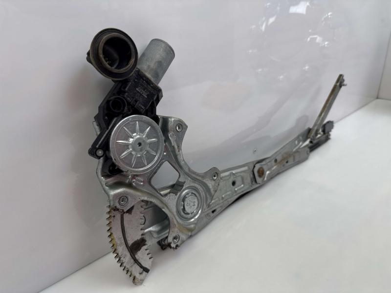 2020 Nissan Kicks Front Door Regulator