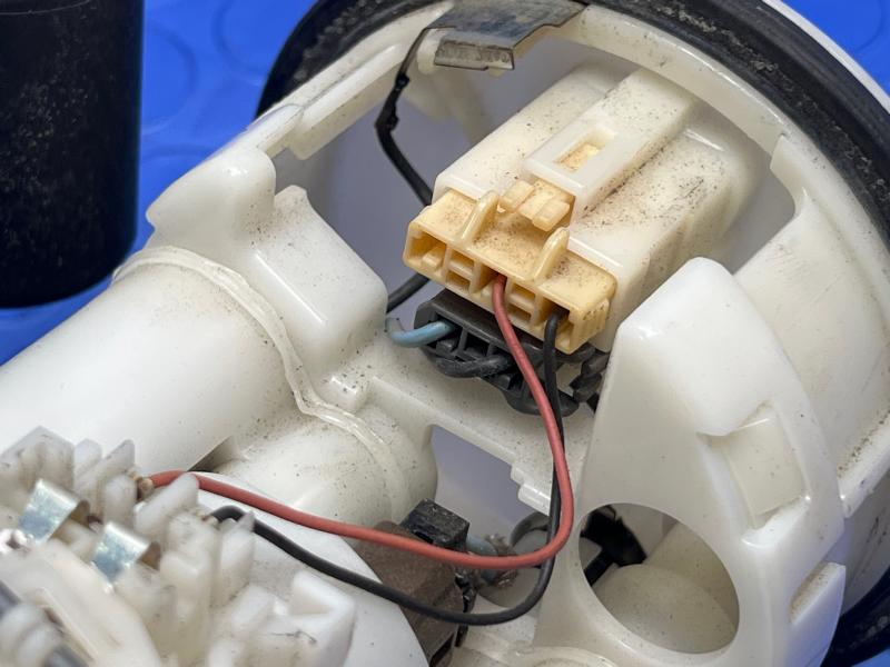 2007-2012 Lexus ES350 Fuel Pump Assembly Genuine OEM Part 232210A040