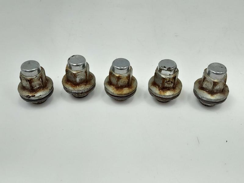 2008 Toyota Sequoia Lug Nuts