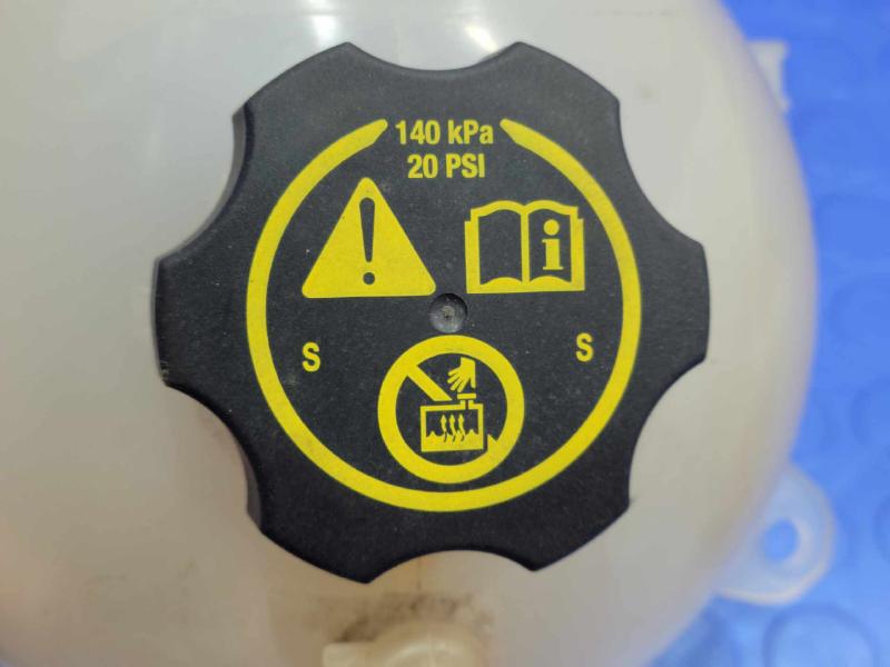 2016 Chevrolet Malibu Coolant Recovery Bottle