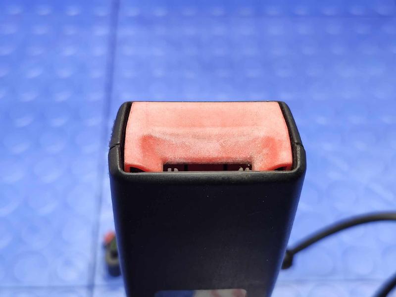 2011 Volkswagen Touareg Front Seat Belt