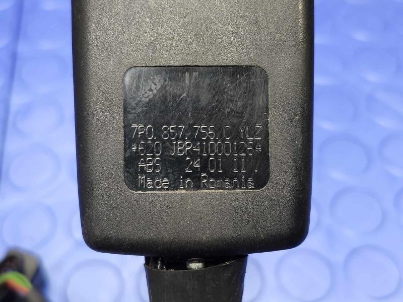 2011 Volkswagen Touareg Front Seat Belt