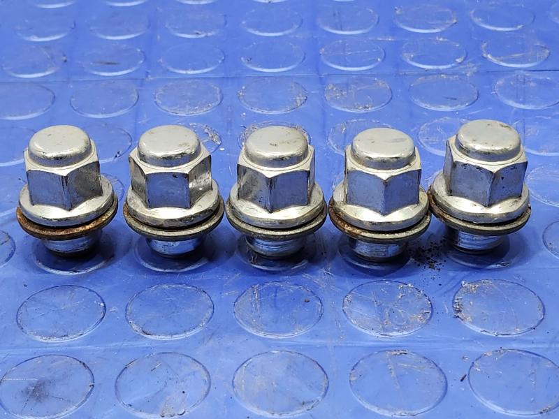 2014 Toyota RAV4 Lug Nuts