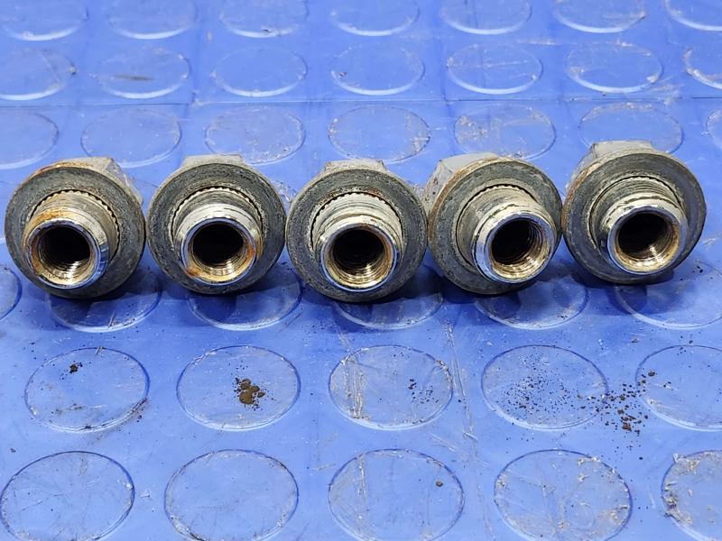 2014 Toyota RAV4 Lug Nuts