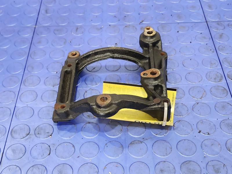 2014 Toyota RAV4 A/C Compressor Bracket