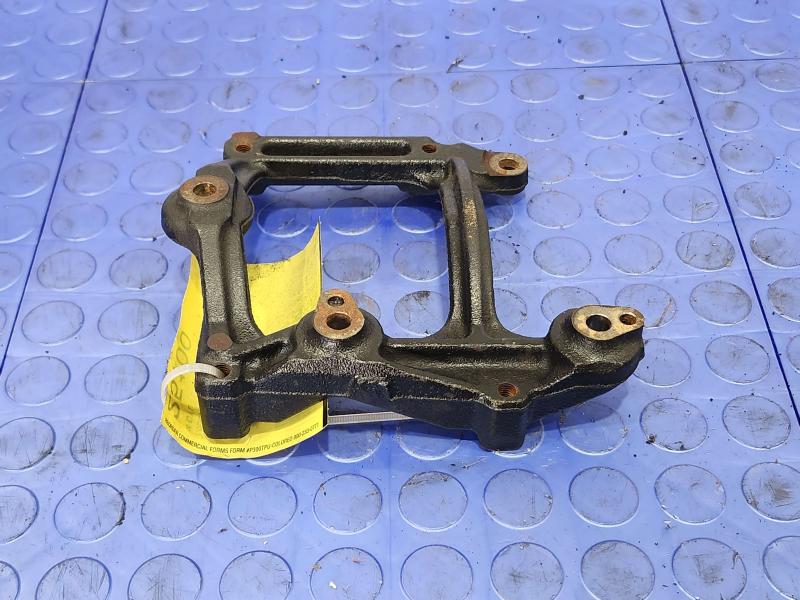 2014 Toyota RAV4 A/C Compressor Bracket