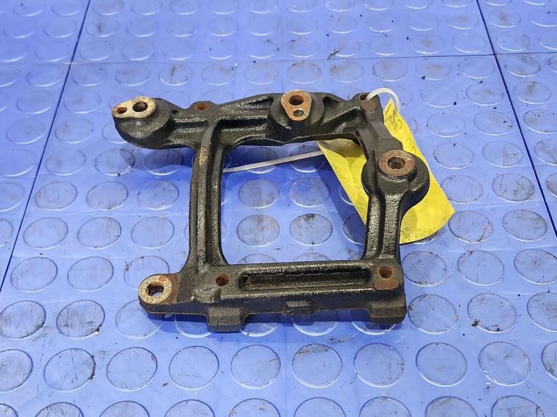 2014 Toyota RAV4 A/C Compressor Bracket