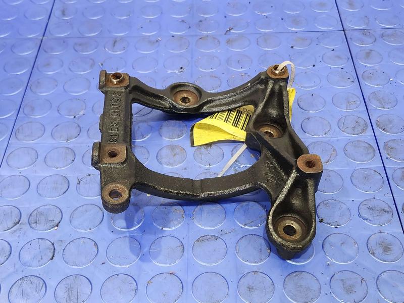 2014 Toyota RAV4 A/C Compressor Bracket