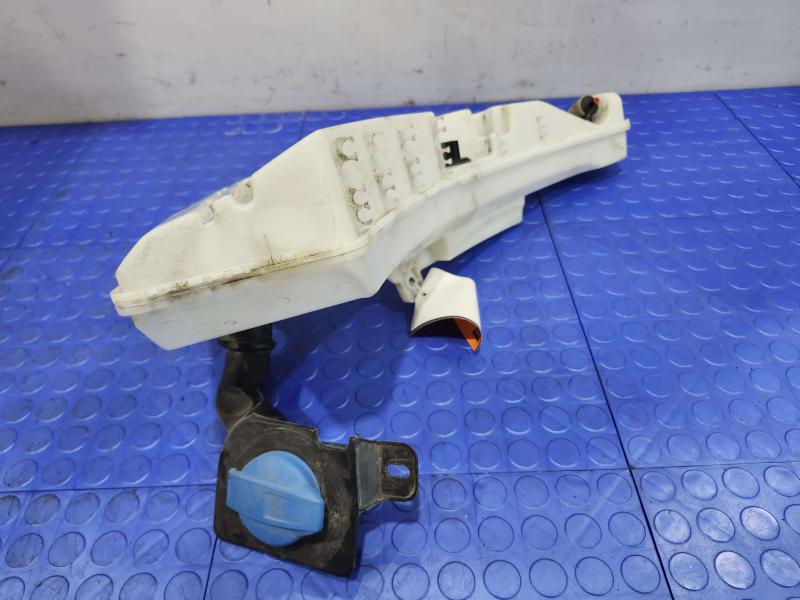 2017-2019 Audi Q7 OEM Windshield Washer Fluid Reservoir Assembly 4M0955453C
