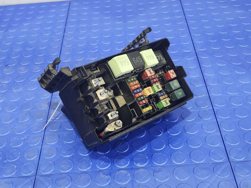 2020 Volkswagen Passat Engine Fuse Box