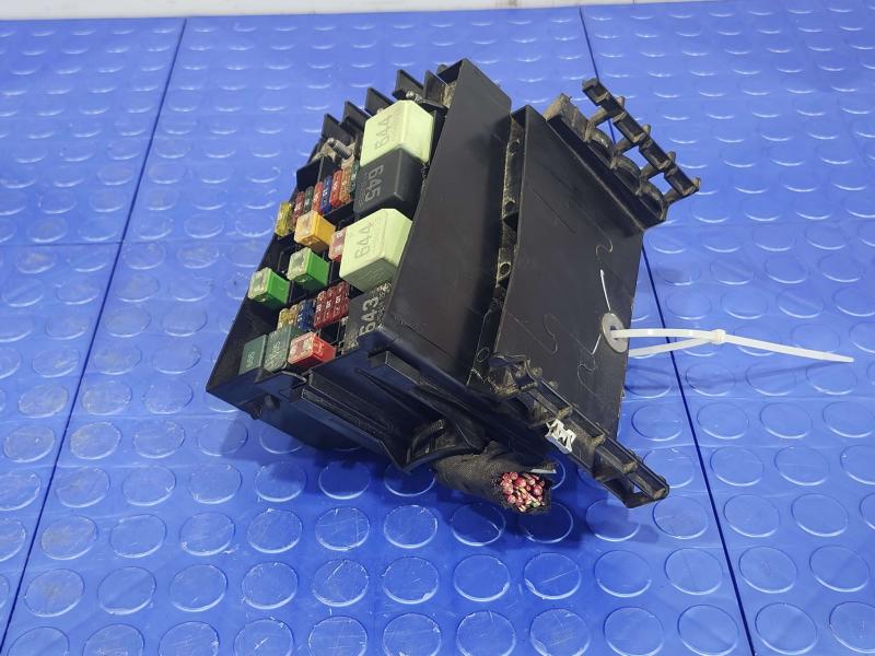 2020 Volkswagen Passat Engine Fuse Box