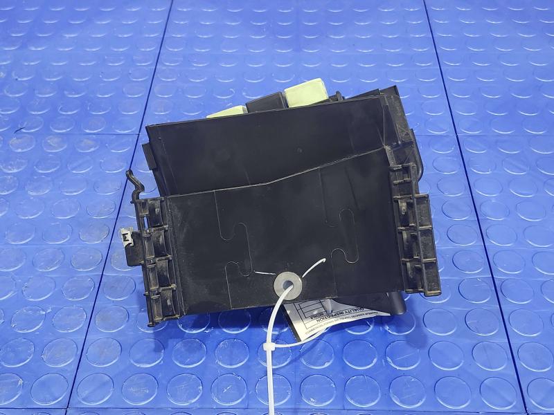 2020 Volkswagen Passat Engine Fuse Box