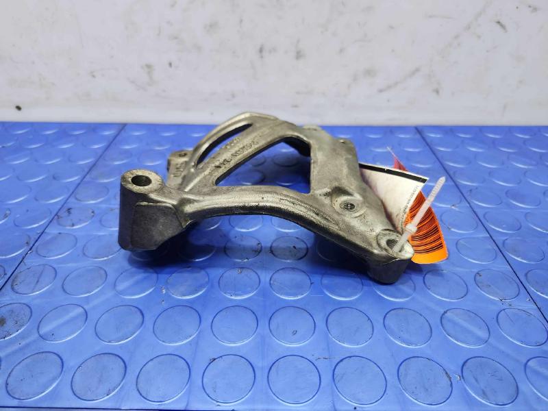 2004 Toyota Tundra Alternator Bracket