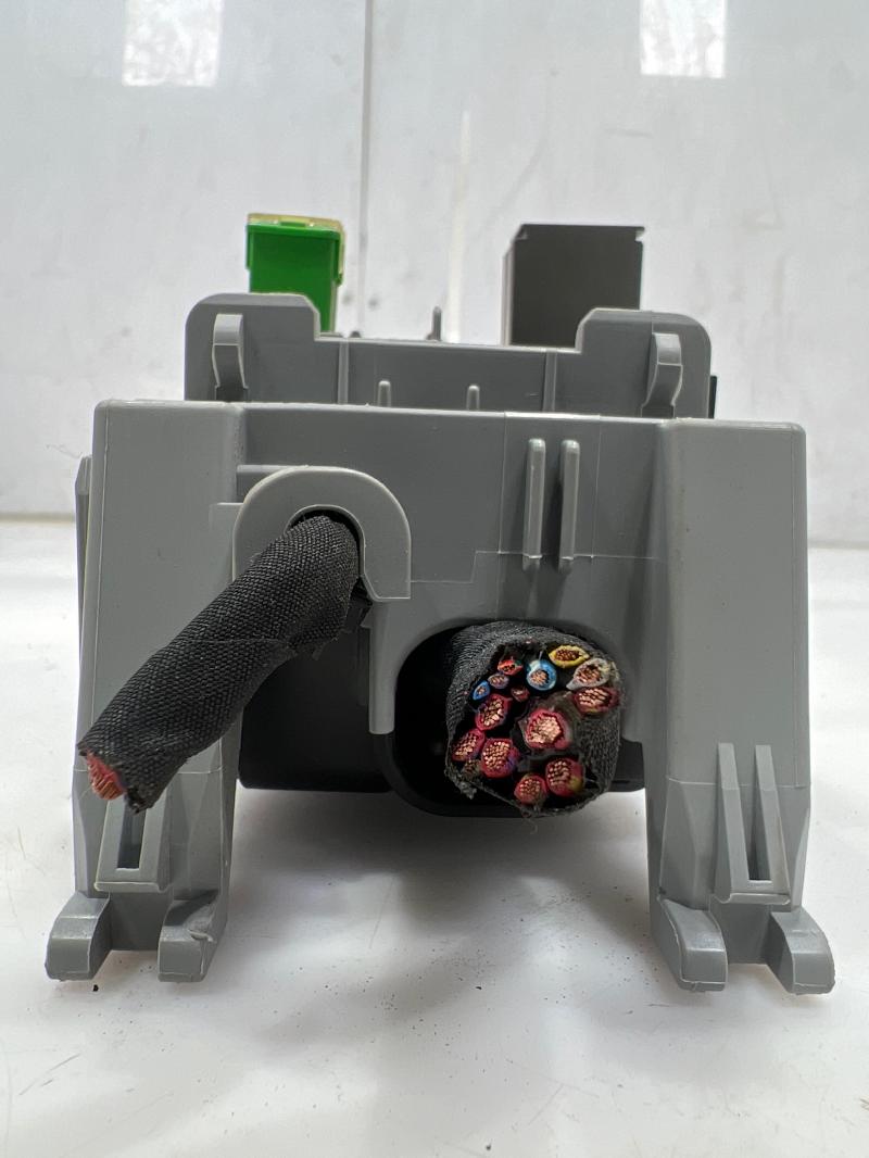 2018 Chevrolet Equinox Cabin Fuse Box