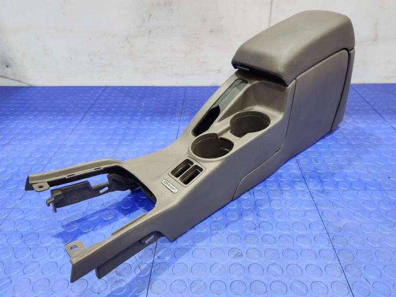 2003 Subaru Legacy Front Console