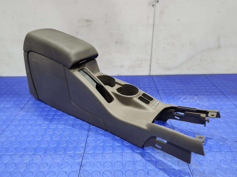 2003 Subaru Legacy Front Console