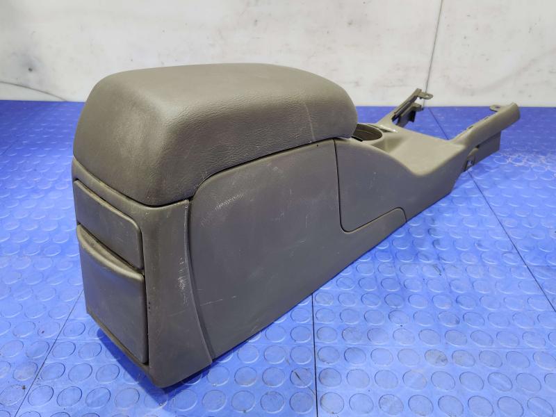 2003 Subaru Legacy Front Console