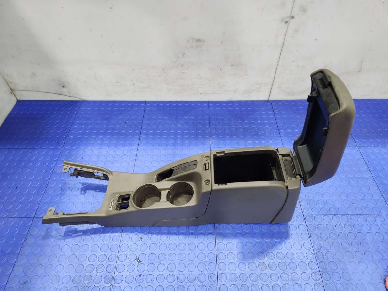 2003 Subaru Legacy Front Console