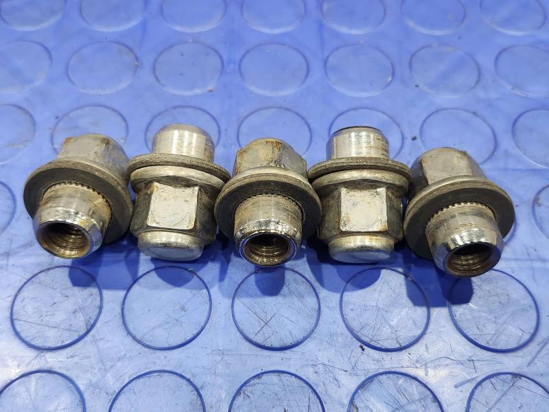 2010 Toyota Prius Lug Nuts