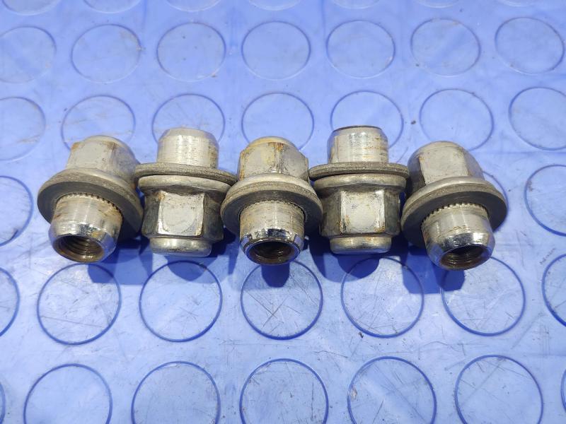 2010 Toyota Prius Lug Nuts