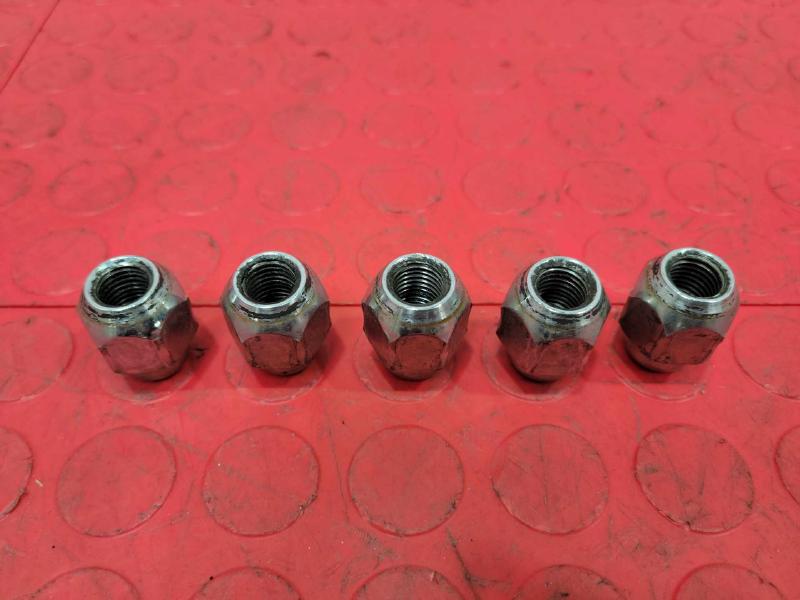 2007 Toyota Tacoma Lug Nuts