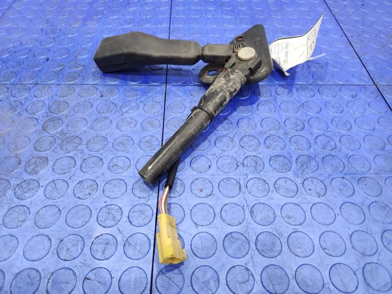 2012 Chrysler Town & Country Front Seat Belt