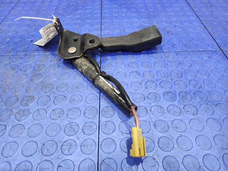 2012 Chrysler Town & Country Front Seat Belt