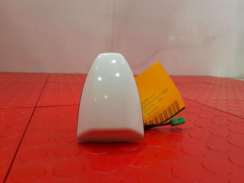2017-2020 Nissan Armada Radio Antenna Assembly White QAB OEM 282081LA1A