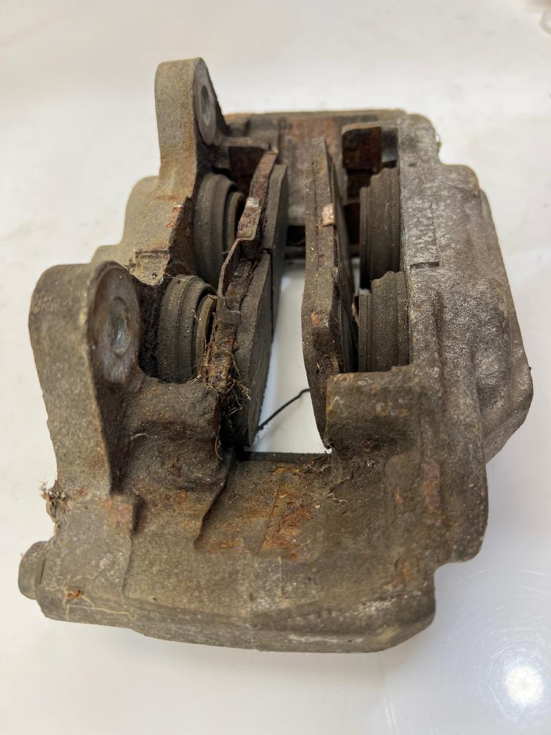 2006 - 2010 Hummer H3 Front Brake Caliper LH Driver Side OEM 15202109