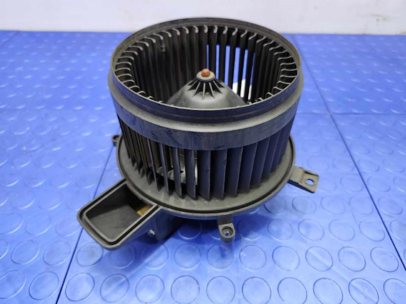 2009 Volkswagen Routan Blower Motor