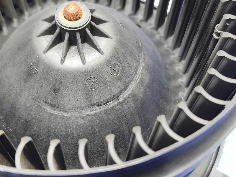 2009 Volkswagen Routan Blower Motor