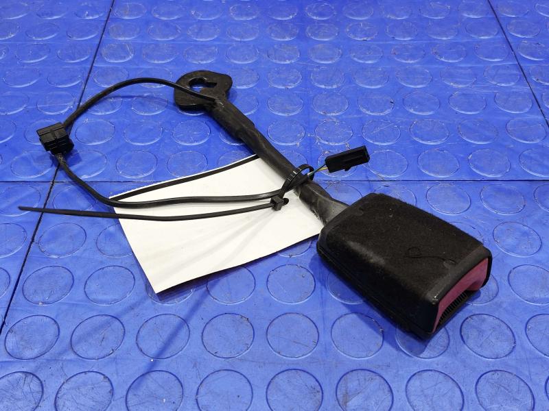 2018 Volkswagen Passat Front Seat Belt