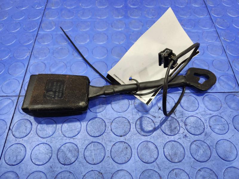 2018 Volkswagen Passat Front Seat Belt
