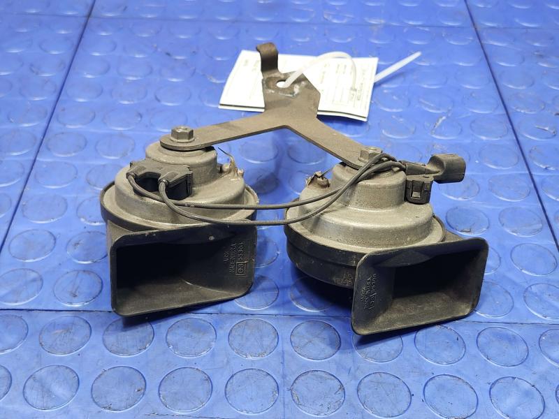 2009-2014 Ford F-150 Dual Note Horn Assembly Genuine OEM 9L3Z13832A