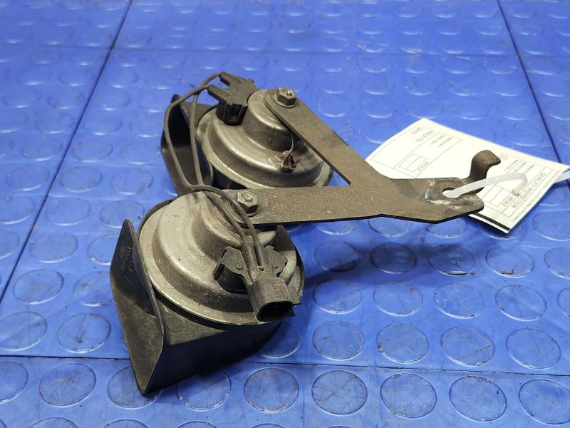 2009-2014 Ford F-150 Dual Note Horn Assembly Genuine OEM 9L3Z13832A