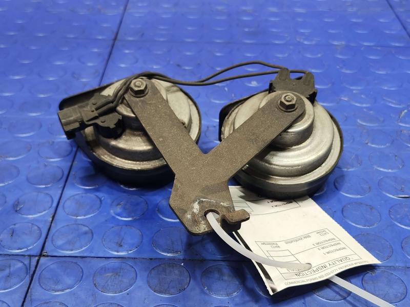 2009-2014 Ford F-150 Dual Note Horn Assembly Genuine OEM 9L3Z13832A