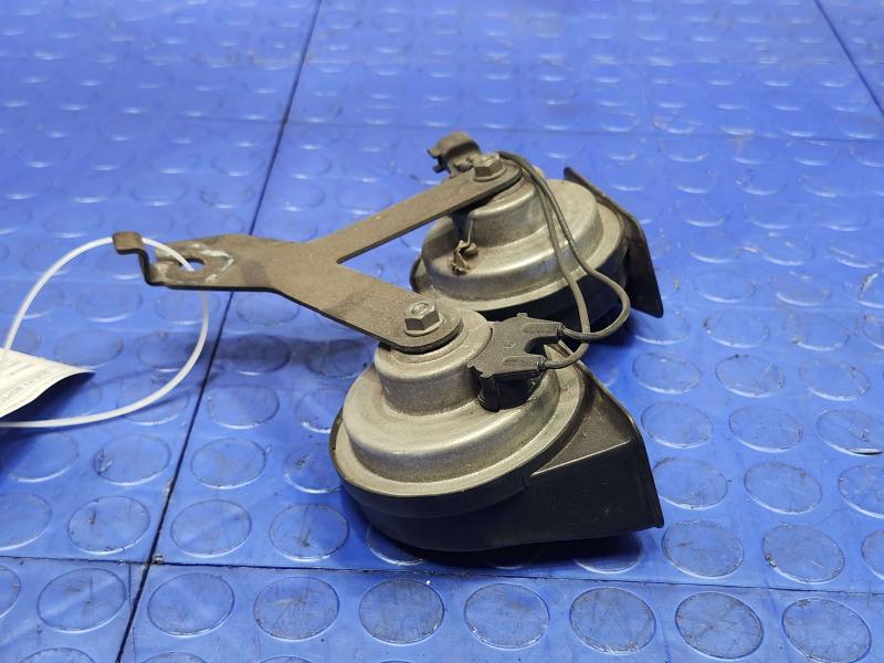 2009-2014 Ford F-150 Dual Note Horn Assembly Genuine OEM 9L3Z13832A