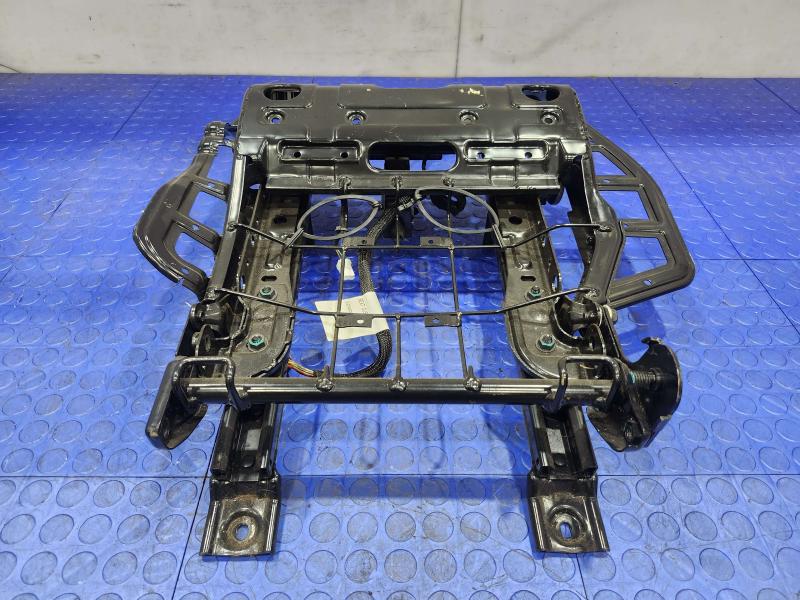2011 Maserati Quattroporte Seat Track