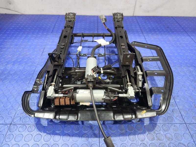 2011 Maserati Quattroporte Seat Track