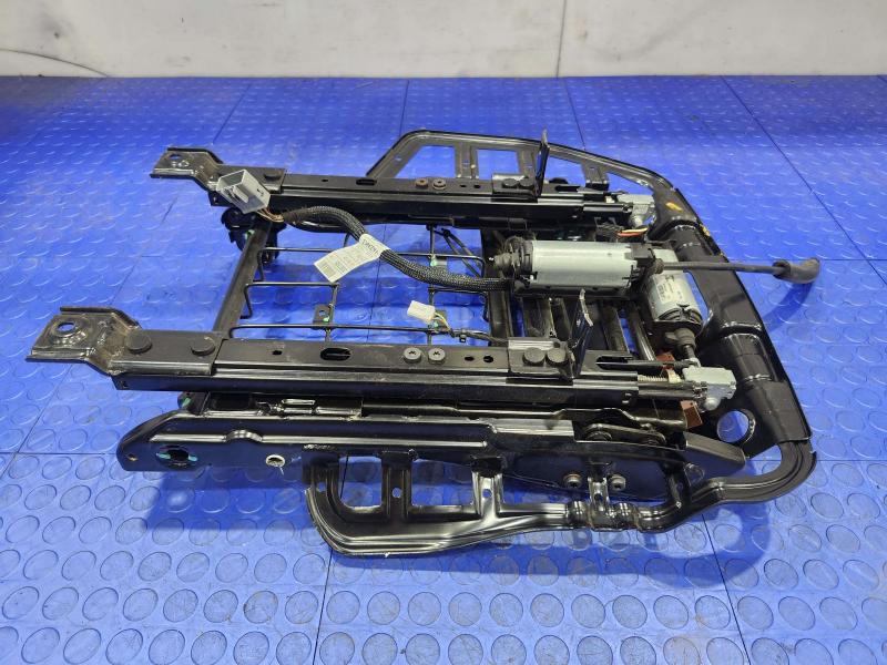 2011 Maserati Quattroporte Seat Track