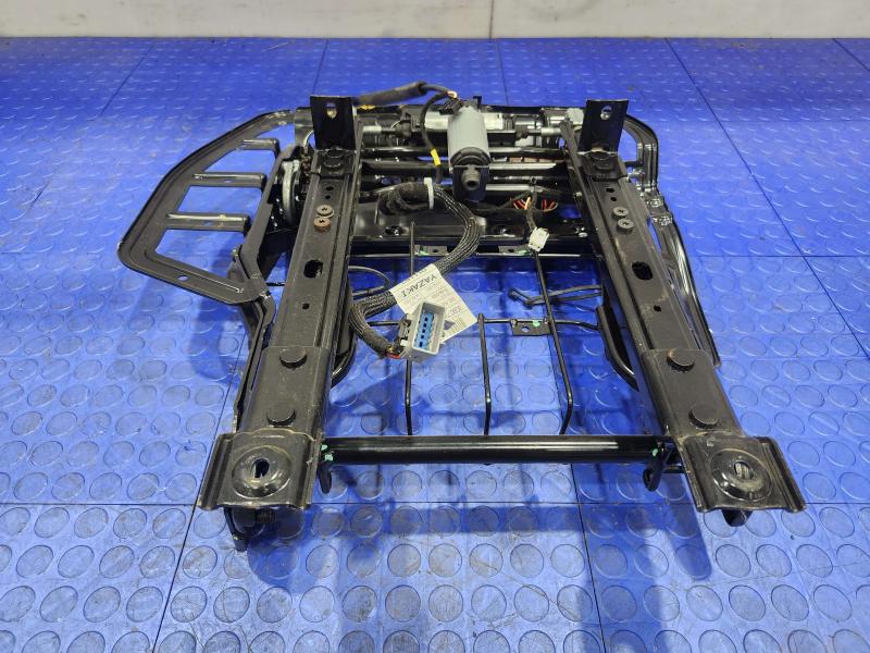 2011 Maserati Quattroporte Seat Track