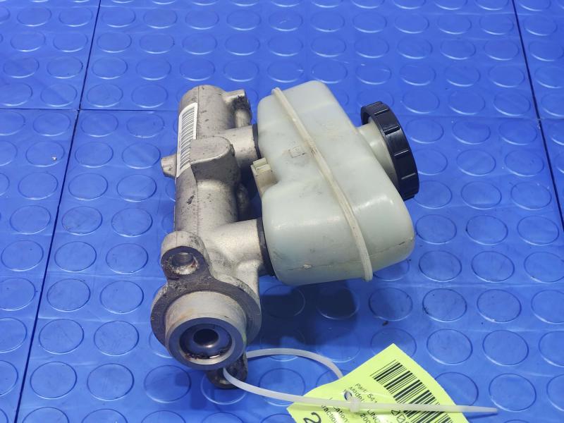 2001-2011 Lincoln Towncar Brake Master Cylinder Assembly Genuine OEM 6W1Z2140AA
