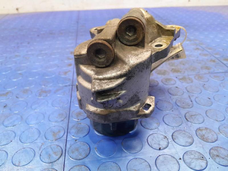 2010 Toyota Prius Oil Filter Housing