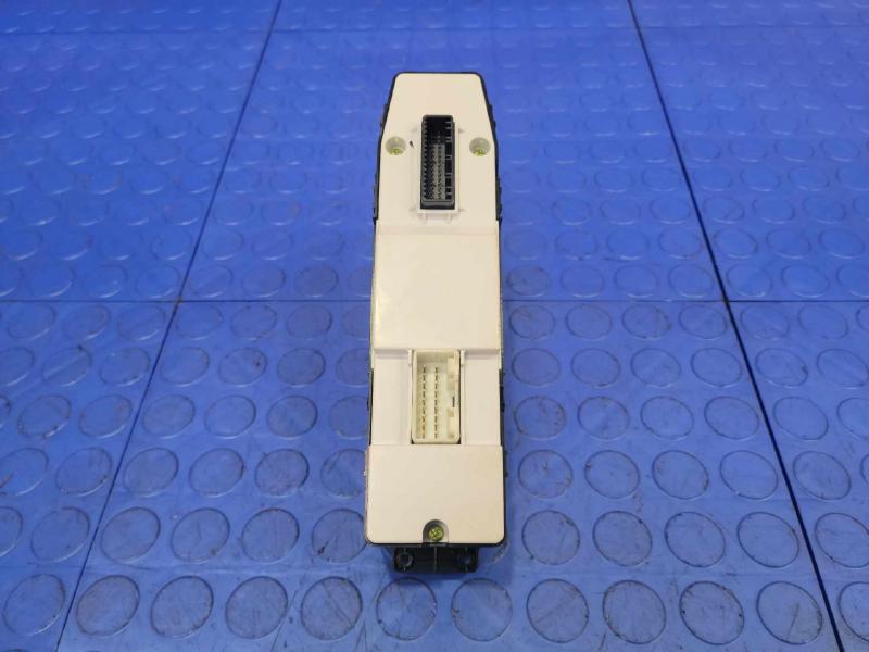 2016 Kia Sedona Door Switch Front