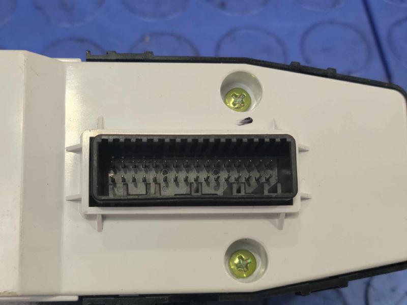 2016 Kia Sedona Door Switch Front