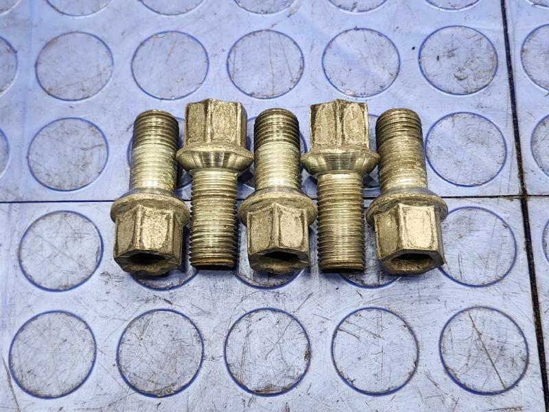 2012 Volkswagen Jetta Lug Nuts
